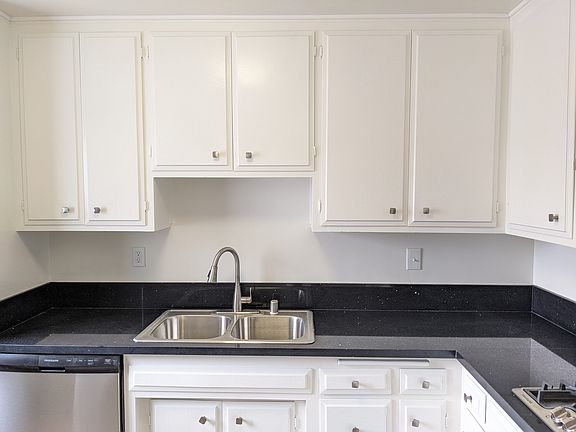 3rd image of 123 S Hayworth Ave APT 306