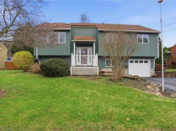 77 Valley View Dr, Cranston, RI 02921