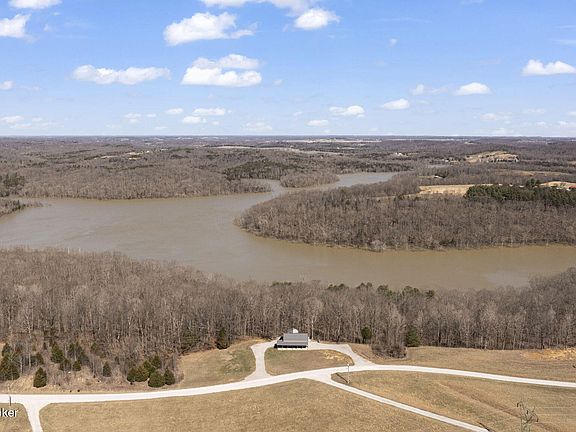 2nd image of 575 Indian Cliff Rd