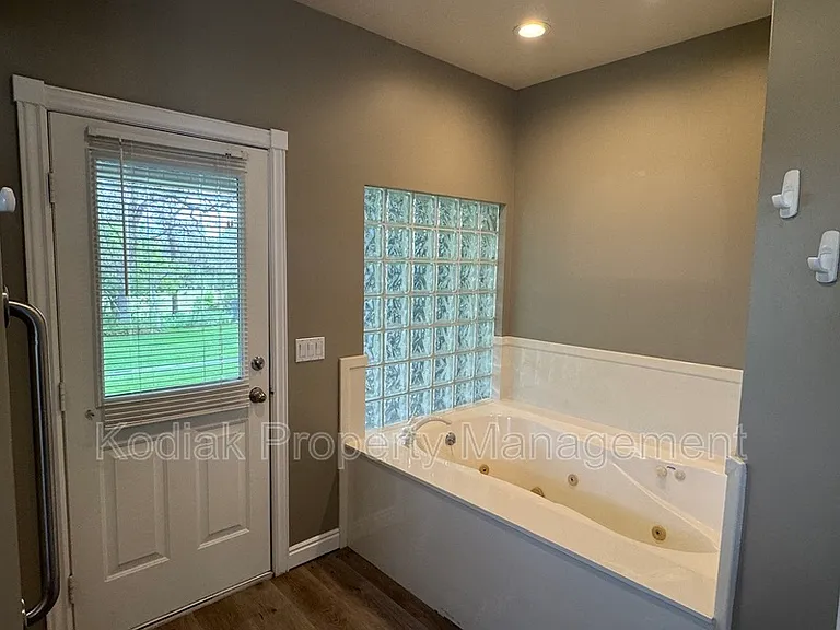 1673 E Webb Way — Photo 18