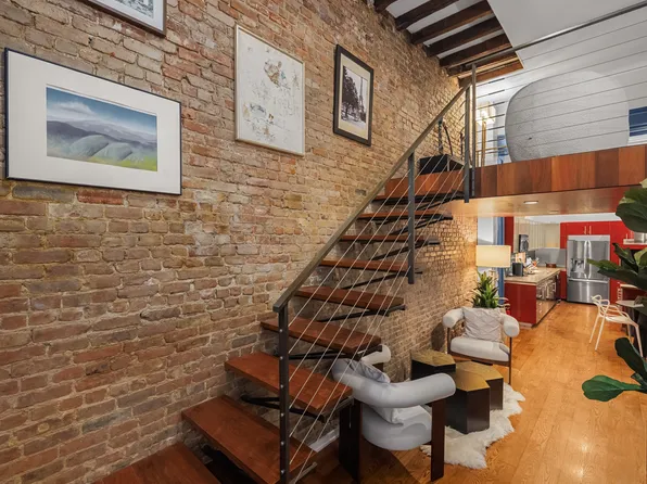 179 Sullivan Street image 4 of 24