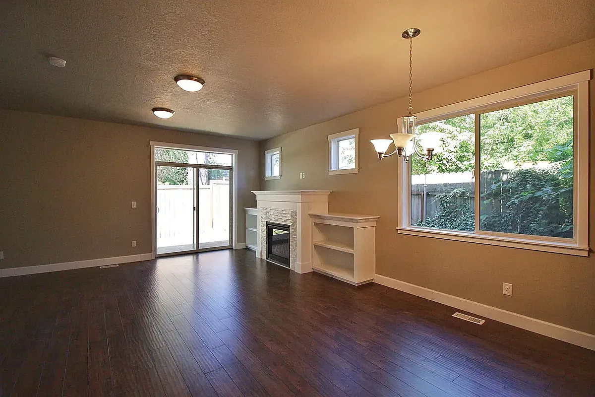 4 bed, 2.5 bath, 2310 sqft, $2,850 — Photo 3