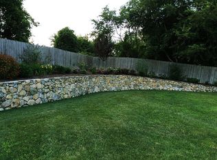 1 Thistle Ln, Dartmouth, MA 02747