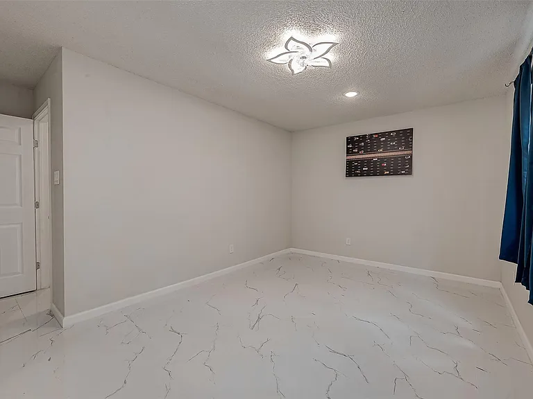 12055 Fairpoint Dr — Photo 10