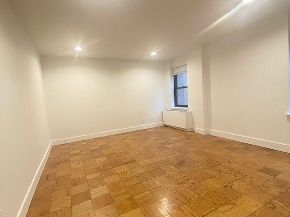 2nd image of 207 E 37th St #8G1