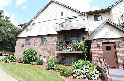 1st image of 5 Royal Crest Dr