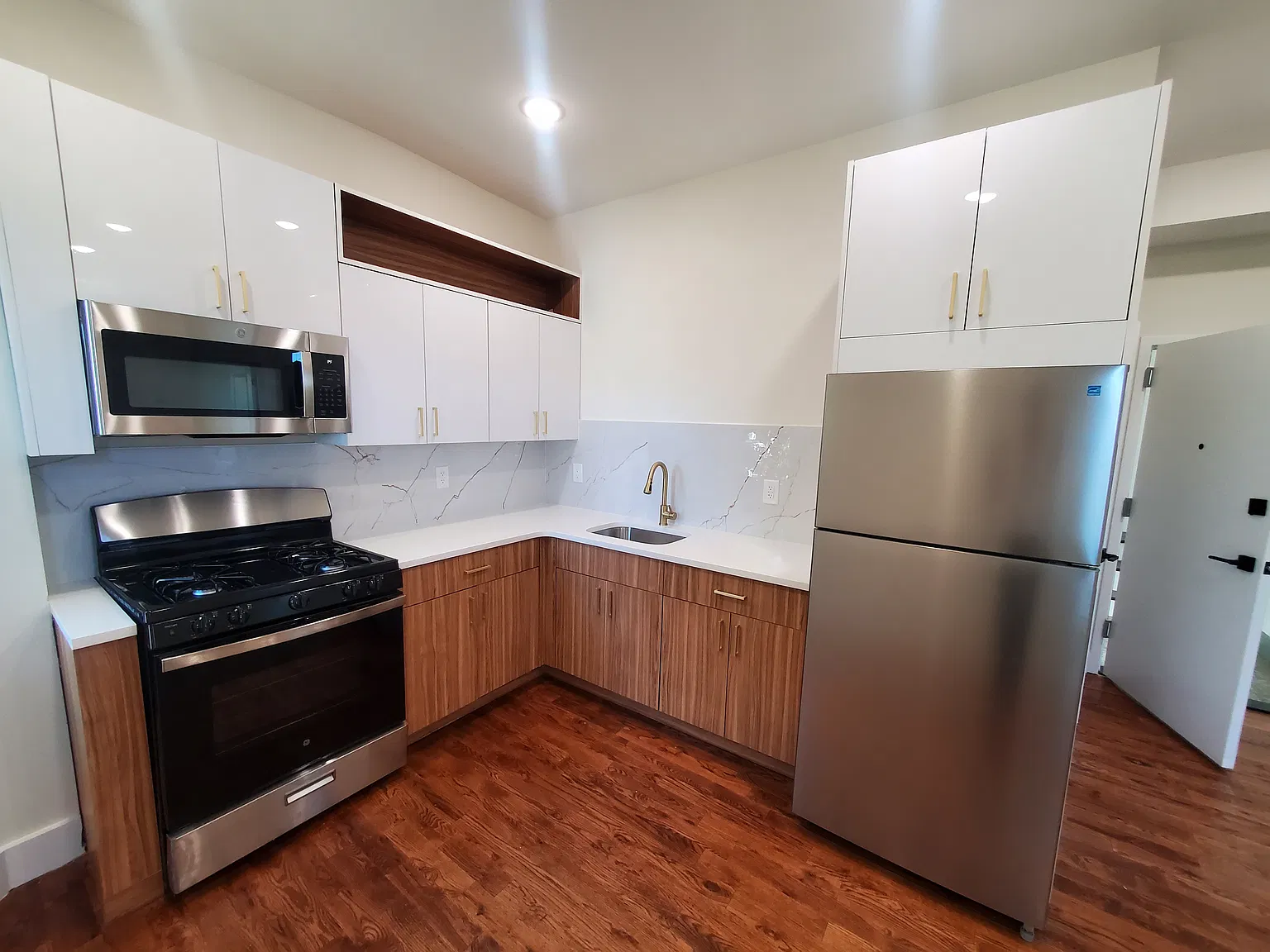 3 bed, 800 sqft, $2,600 — Photo 1