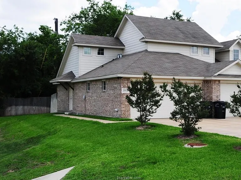 2350 Autumn Chase Loop #D — Photo 2
