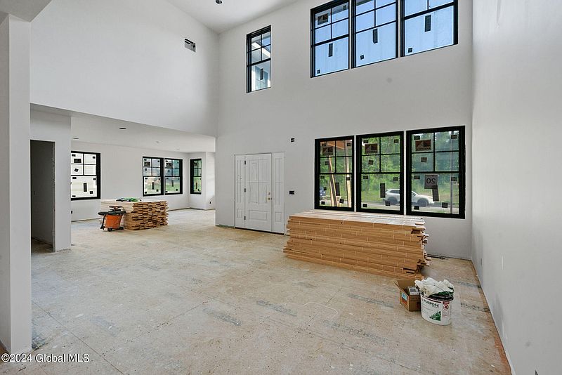 5th image of 20 Aurora Avenue