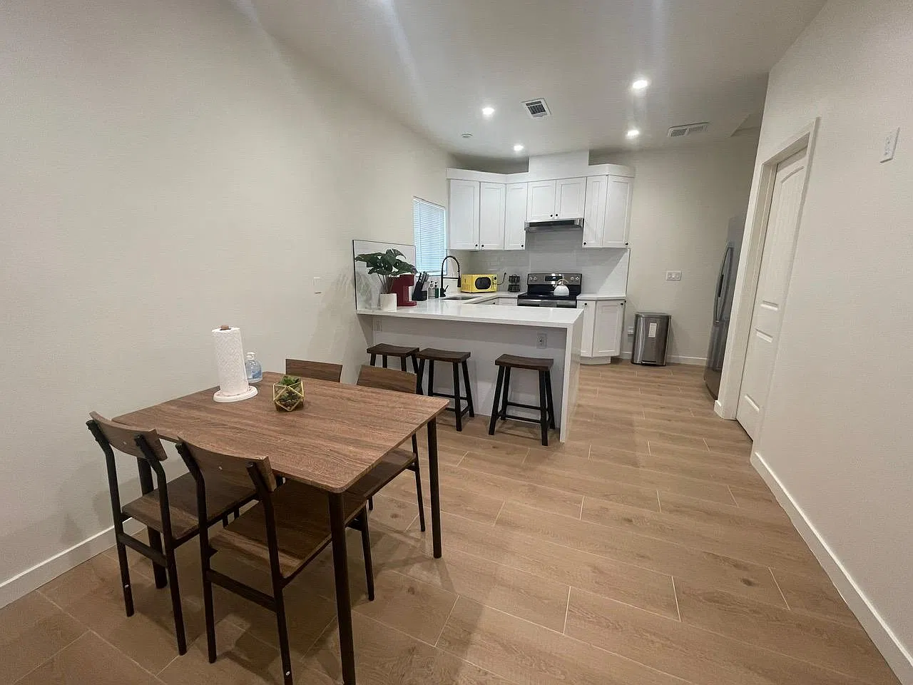 2 bed, 750 sqft, $2,750 — Photo 4