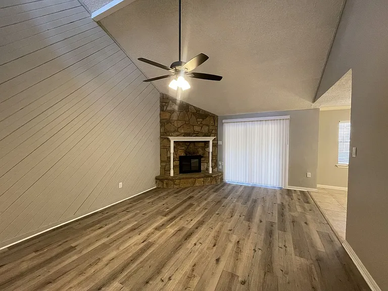 3502 Leighton Dr — Photo 2