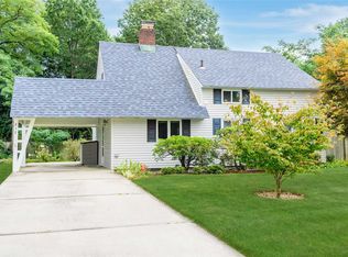 217 Friends Ln, Westbury, NY 11590