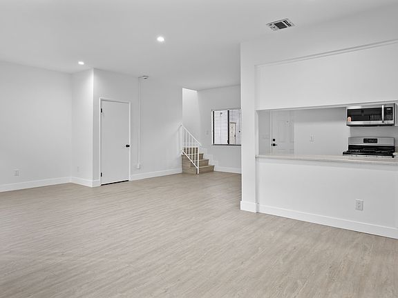5th image of 6606 Hazeltine Ave #106A