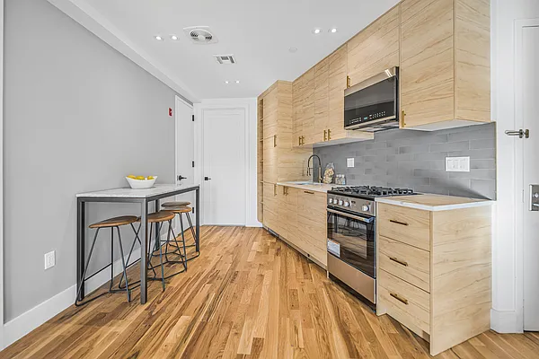 Rented by TwoRealEstate LLC | media 11