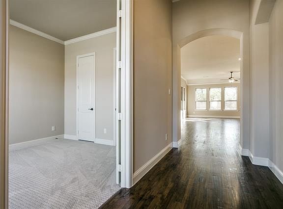 4th image of 110 Silvery Pine Ave