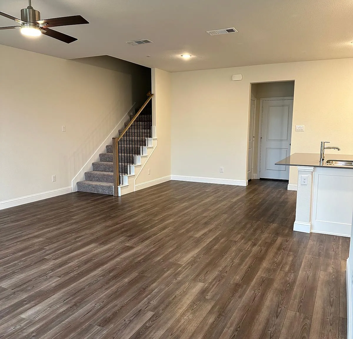 3 bed, 2.5 bath, 2035 sqft, $2,899 — Photo 4