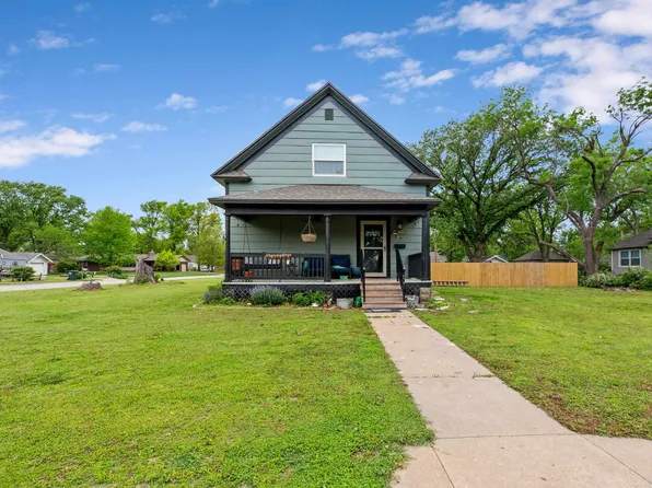 329 Pine St, Halstead, KS 67056