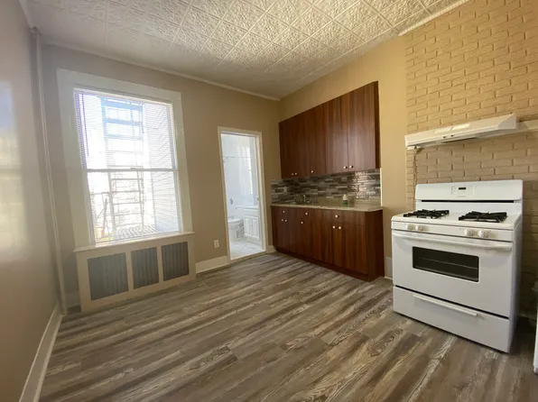 256 Kingsland Avenue image 2 of 6