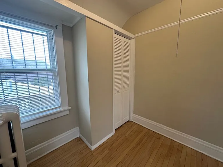 Freshly Renovated 2BR Apartments Near UWM Heat Included — Photo 23