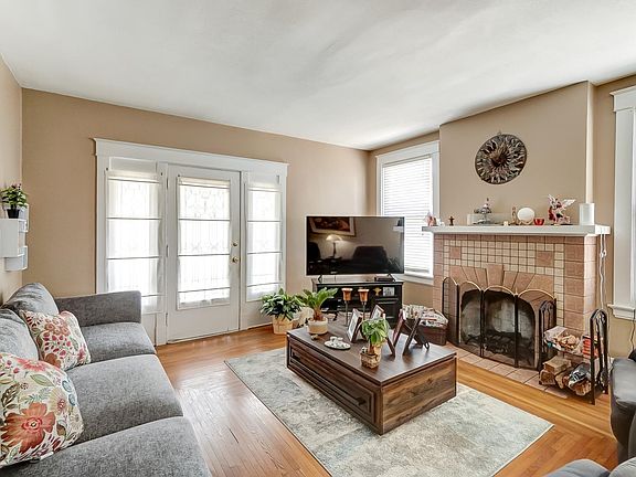 3rd image of 4241 Langley Ave #2
