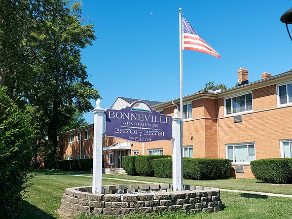 3rd image of 25701-25781 Lakeshore Blvd #1-201