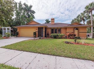 2474 Outrigger Ln, Naples, FL 34104