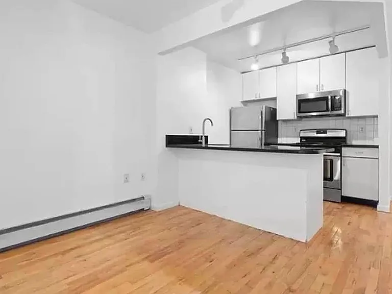 190 E 7th St #518 — Photo 2