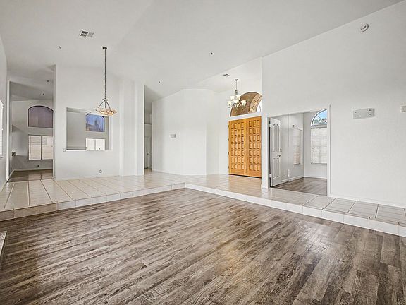 5th image of 12513 E Lupine Ave
