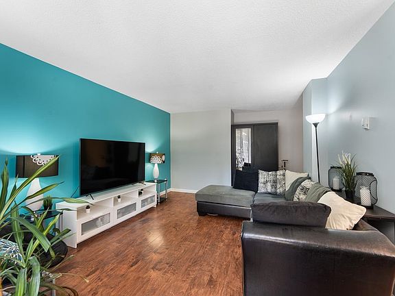 5th image of 320 Royal Ave #404