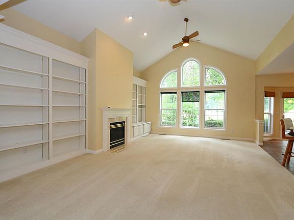4th image of 891 Augusta Blvd