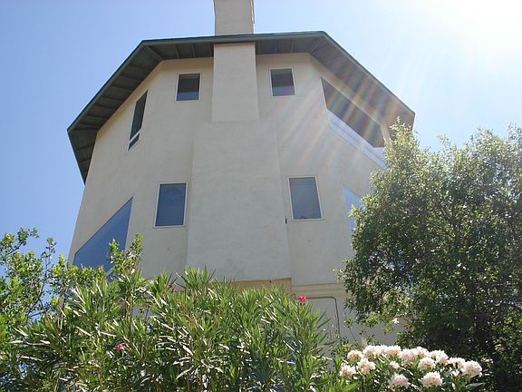 Eclectic stucco home in a quiet cul-de-sac