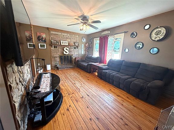 4th image of 5378 Railroad St