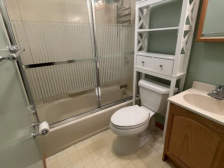 402 Brewer Ave — Photo 8