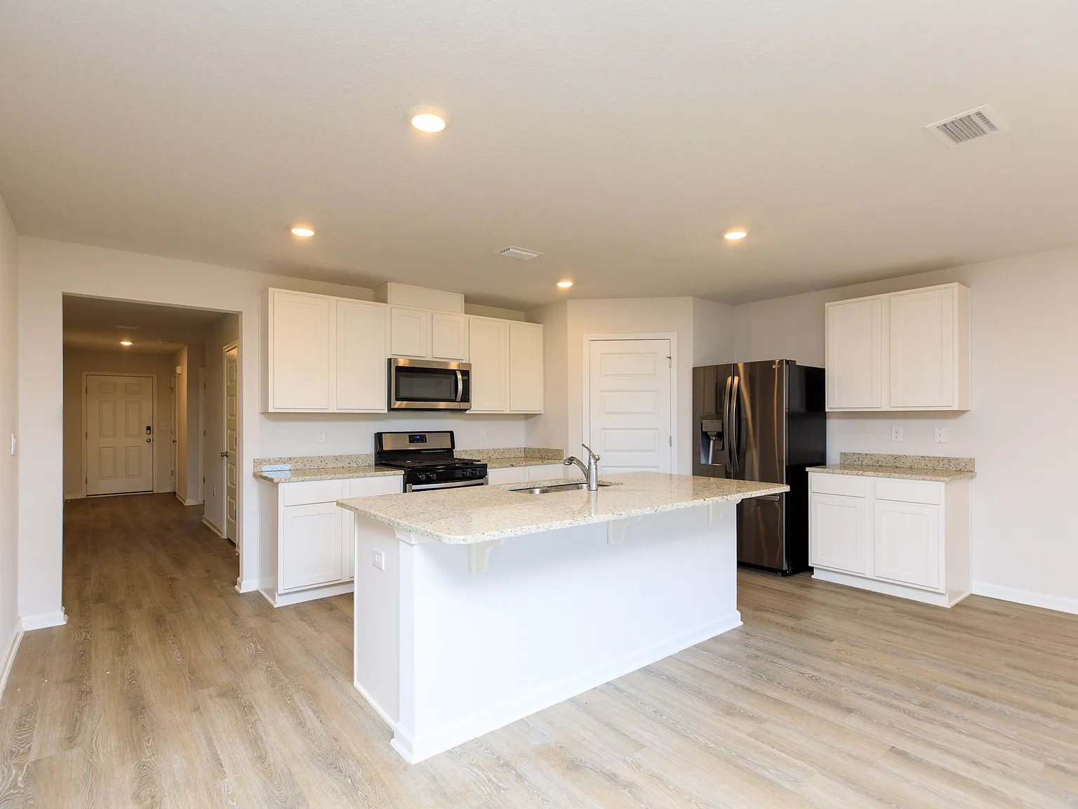 4 bed, 1830 sqft, $2,100 — Photo 3