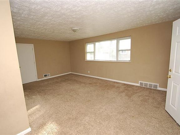 4th image of 601 Corona Ave