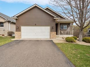 1128 Beaver Creek Pkwy, Maplewood, MN 55119