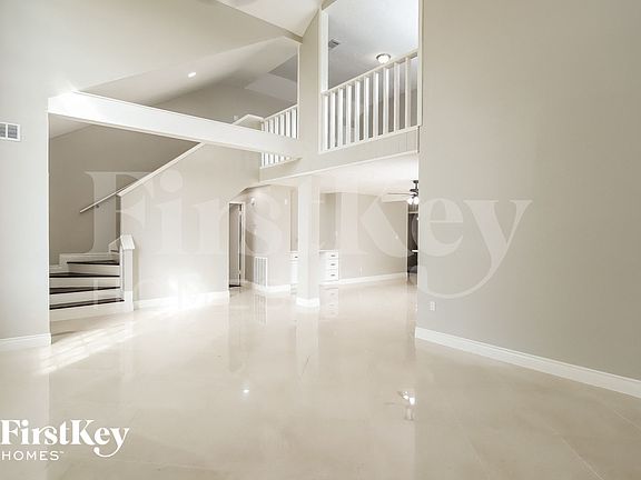 2nd image of 2514 Palace Dr