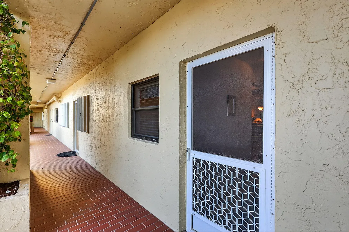 Building Photo - 7410 S Ocean Dr #109