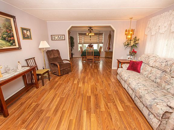 5th image of 1405 E Fairacres Dr