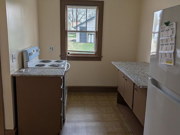 5th image of 715 3rd St SE
