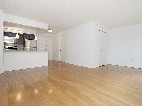 3rd image of 555 W 23rd St APT N8c