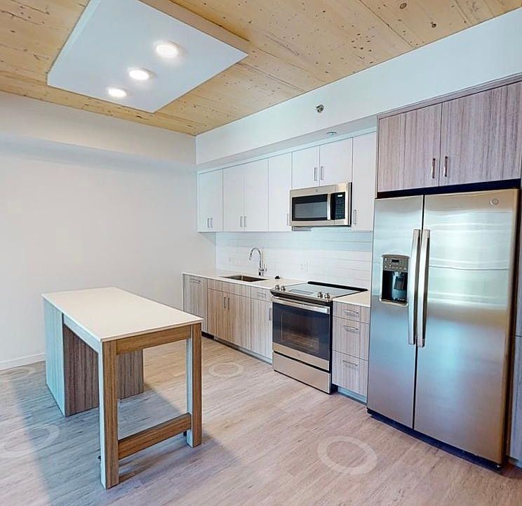 1st image of 3102 W 16th Ave #422