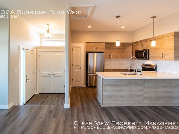 4th image of 102A Sunridge Blvd W