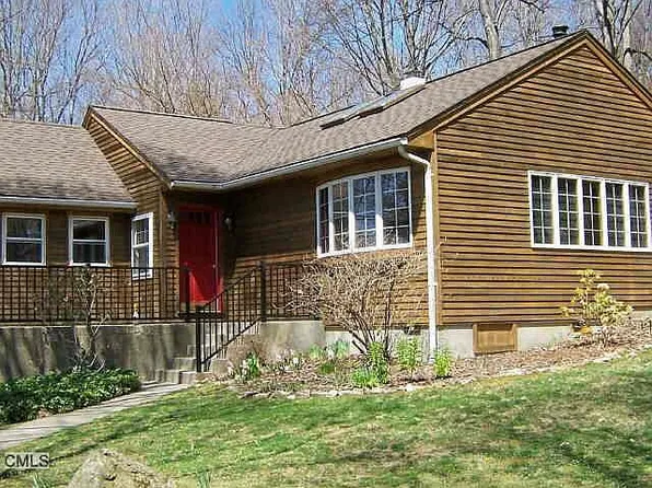 6 Westwood Dr, Danbury, CT 06811