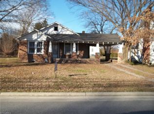 702 Lexington Ave, Thomasville, NC 27360