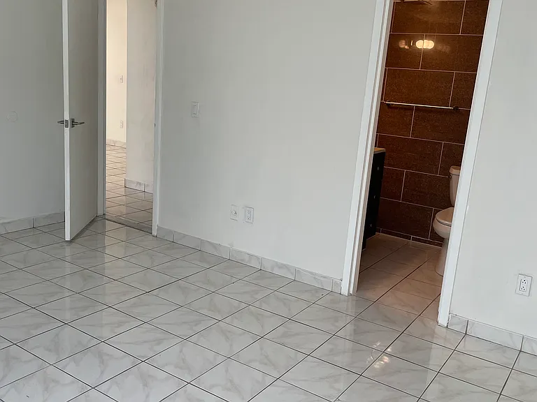 2350 NE 135th St — Photo 6
