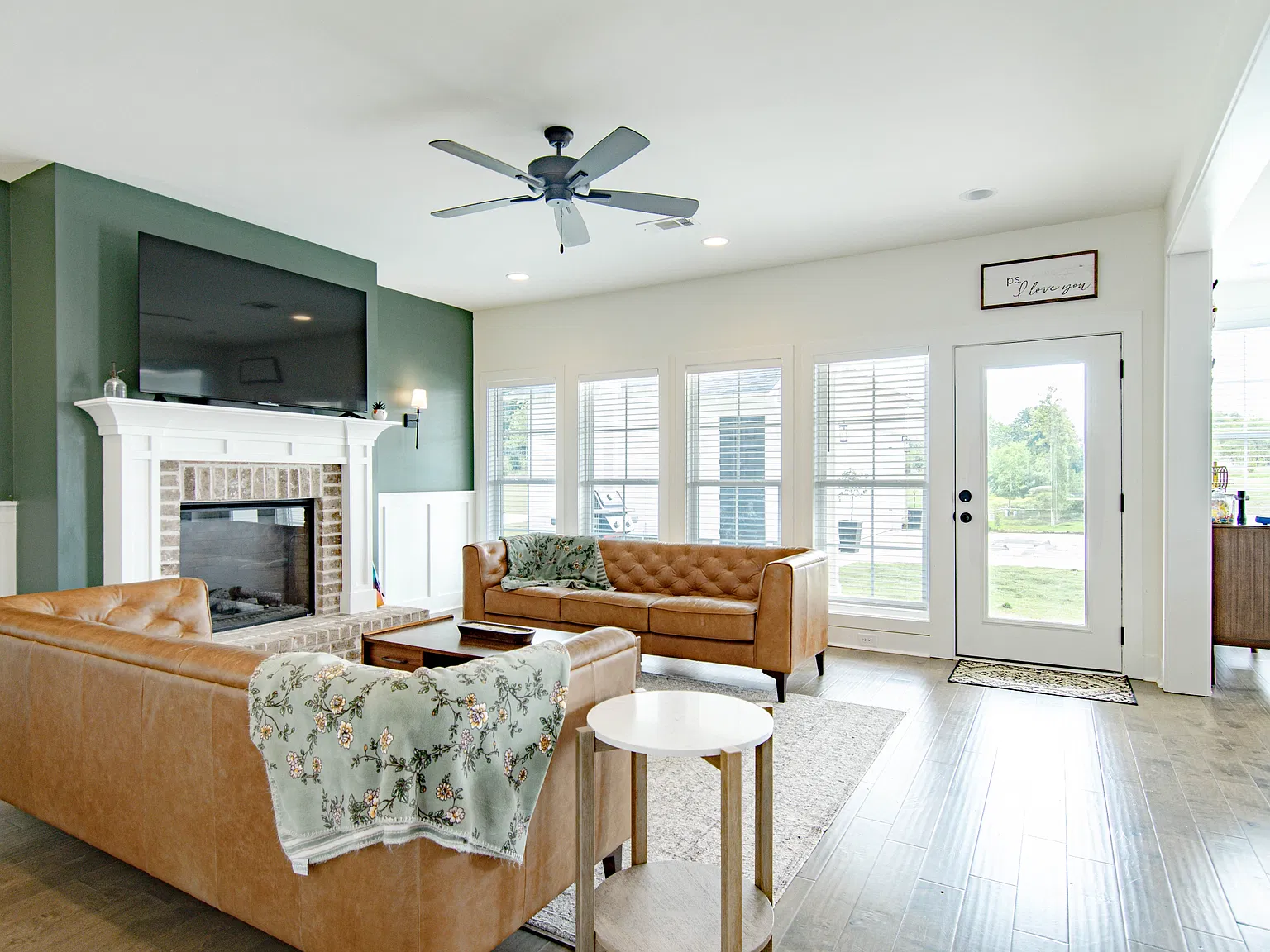 5 bed, 4.0 bath, 2599 sqft, $3,350 — Photo 4