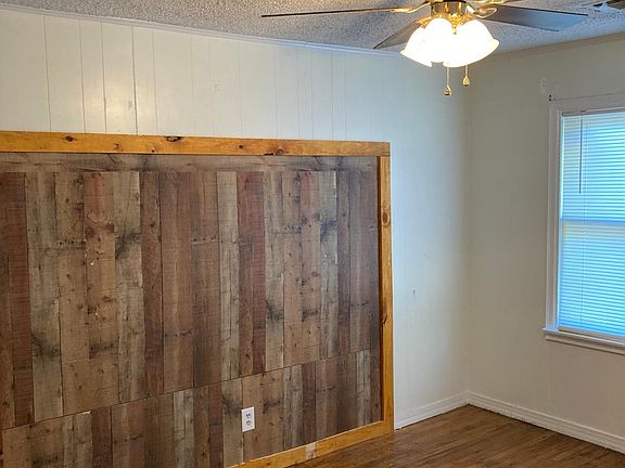 5th image of 317 W Tyler Ave