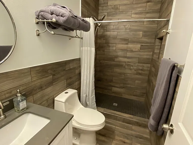 1535 W Poplar St — Photo 19