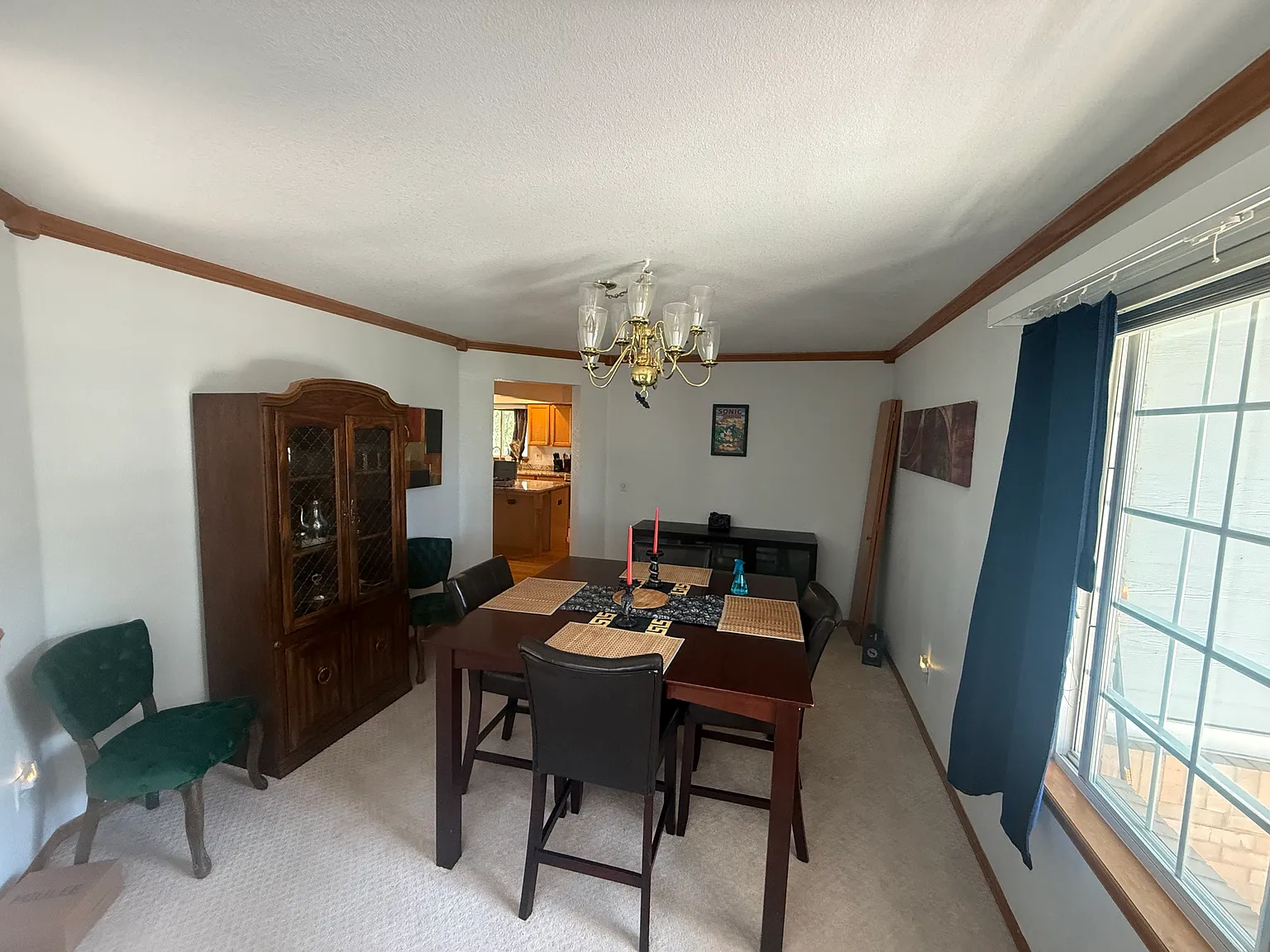 7 bed, 5036 sqft, $850 — Photo 3